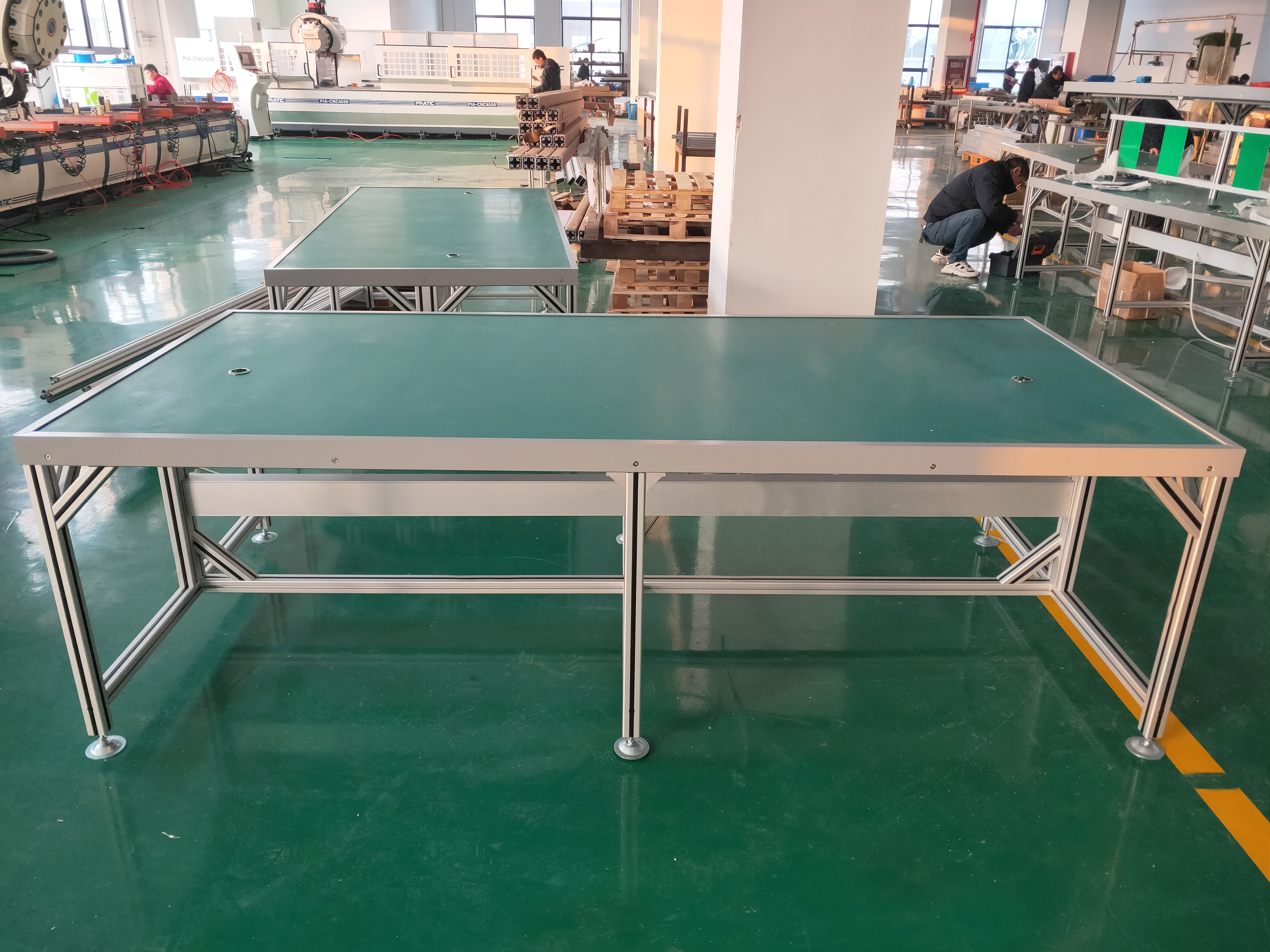 在南京當地，有多少種類的防靜電工作臺？